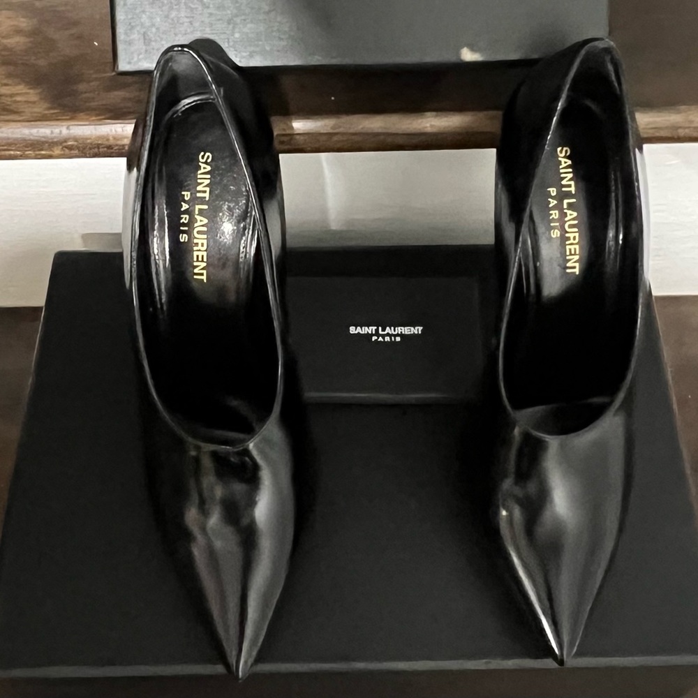 Luxury Black Saint Laurent Teddy 105 Pumps!
